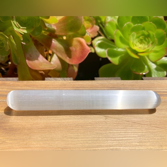 Selenite Wand - Picture 1 of 3